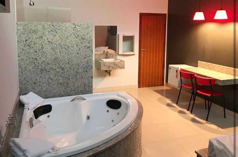 Motel Queen ラゴア・サンタ エクステリア 写真